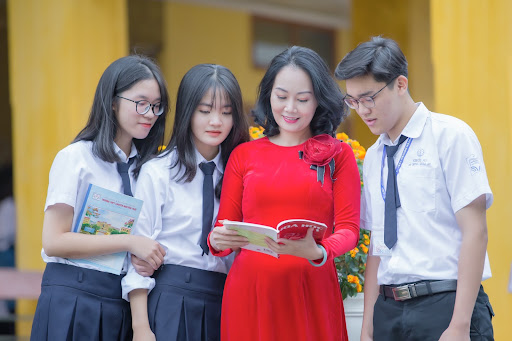 Lan tỏa sức trẻ từ 3 nữ bí thư Đoàn trường THPT Chuyên Nguyễn Trãi